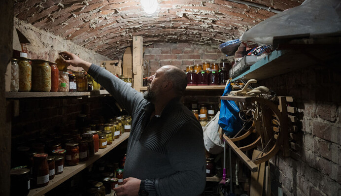 Как подсушить сырой подвал быстро и без ремонта: помогут народные методы