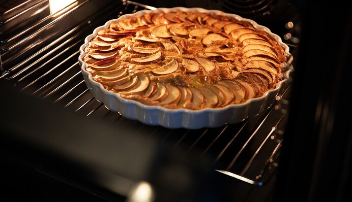 Лучший рецепт шарлотки с яблоками, которая всегда получается пышной и рыхлой