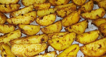 Як приготувати ідеально хрумку та запашну картоплю по-селянськи: простий рецепт