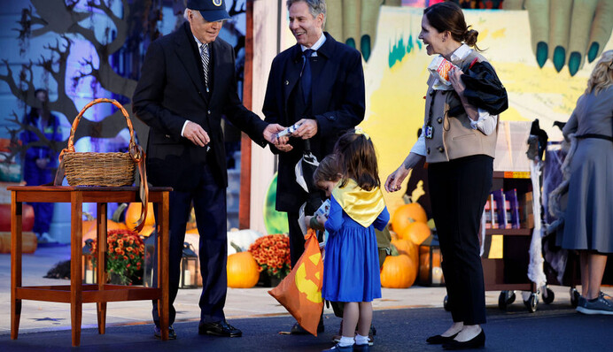 Дети госсекретаря США Блинкена отпраздновали Хэллоуин в костюмах Зеленского и флага Украины