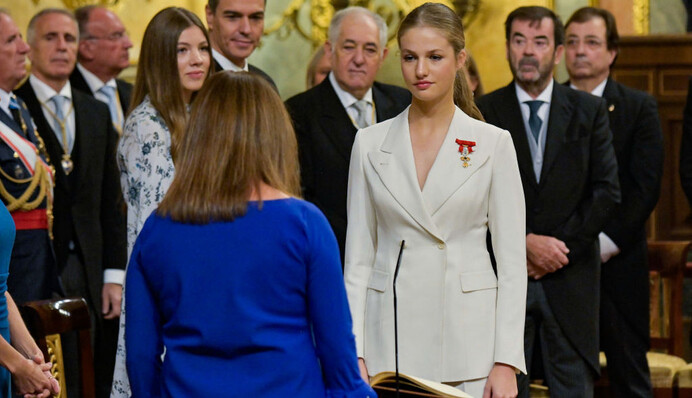 18-летняя испанская принцесса приняла присягу, чтобы стать королевой: как она выглядит