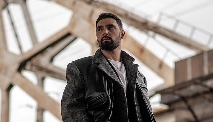 Я живий: Козловський у цивільному одязі відреагував на фейк про те, що він загинув на війні