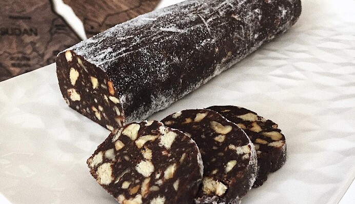 Как приготовить шоколадную колбасу – рецепт из детства, который не теряет популярности