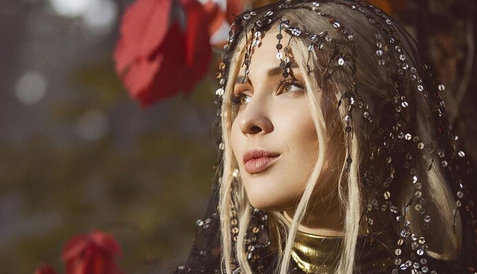 Зрадниця Maruv, яка розважала росіян, заспівала українською і нарвалася на хейт