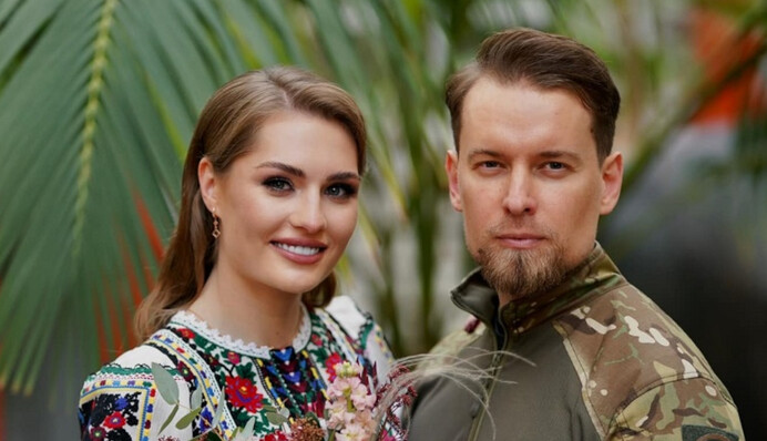 Дружина речника СБУ Артема Дехтяренка в день його народження показала щасливе весільне фото