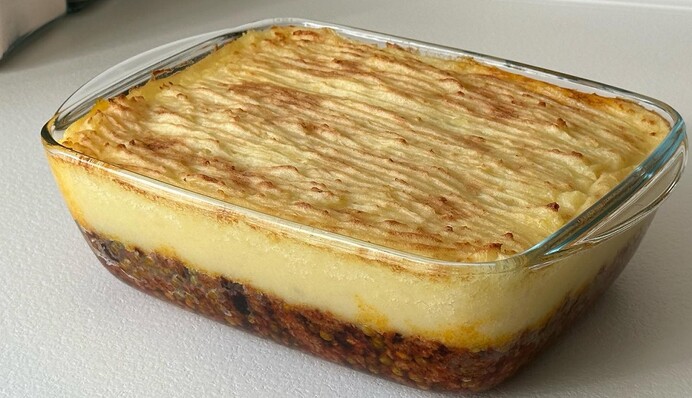 Як приготувати пастуший пиріг з фаршем і овочами - ідеальну страву для ситної вечері