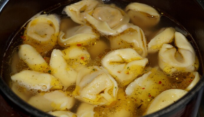 Как улучшить вкус магазинных пельменей: кулинарные лайфхаки, которые знают не все