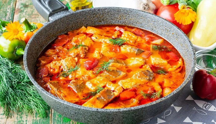 Как вкусно приготовить хека с овощами: рецепт, который следует знать всем любителям рыбы