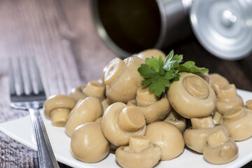 Рецепт маринованих шампіньйонів на зиму: вийде смачніше і дешевше, ніж у магазині