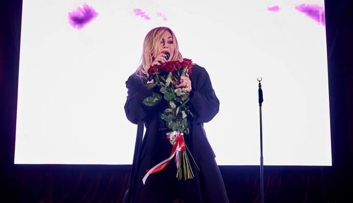 Со мной на всех концертах: Ирина Билык показала, как поклонник сделал ей предложение прямо на сцене