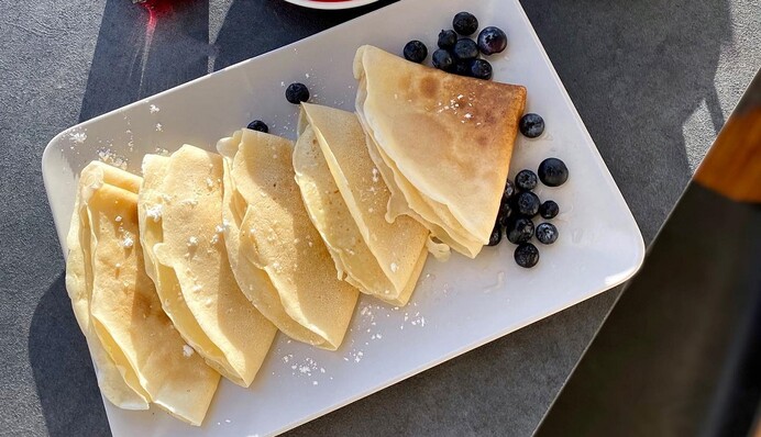 Подходят для постного меню: как приготовить нежные блины на минеральной воде