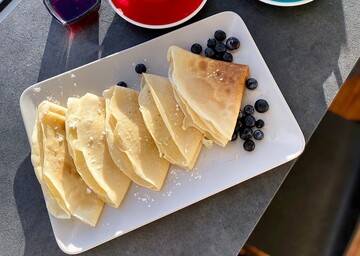 Підходять для пісного меню: як приготувати ніжні млинці на мінеральній воді