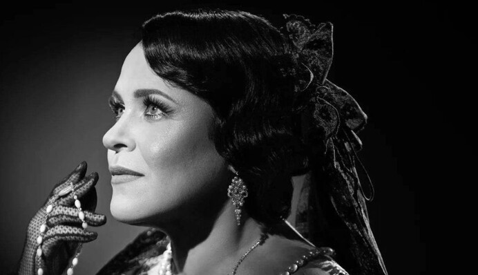 На могиле Русланы Писанки, жизнь которой унесла онкология, установили памятник: фото