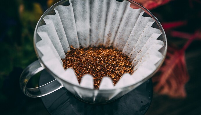 Жмых от кофе не стоит выбрасывать: полезные способы домашнего применения гуще