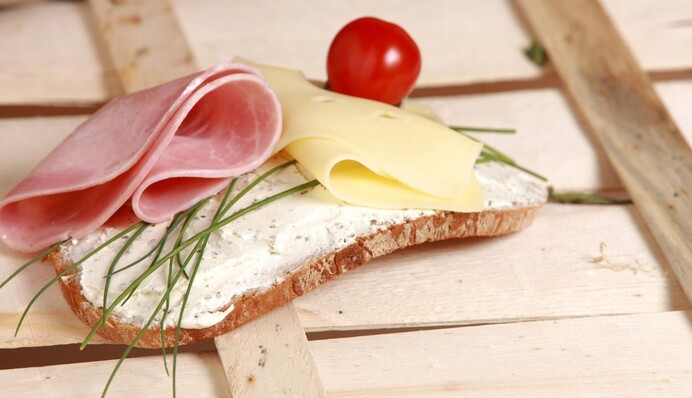 Як перевірити якість вареної ковбаси в домашніх умовах: не всі знають ці способи