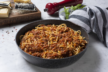 З томатним соусом вийде смачніше: незвичайний рецепт макаронів по-флотськи