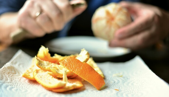 Почему опытные хозяева не выбрасывают кожуру от апельсинов и других цитрусовых
