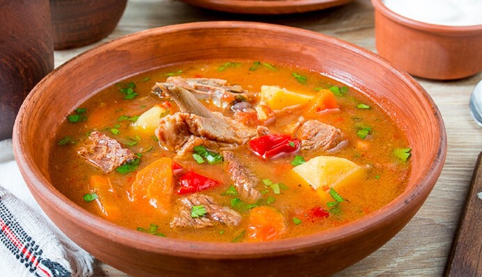 Вкусный закарпатский бограч можно приготовить дома на плите: упрощенный рецепт