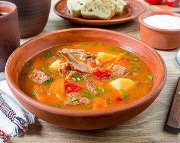 Смачний закарпатський бограч можна приготувати вдома на плиті: спрощений рецепт