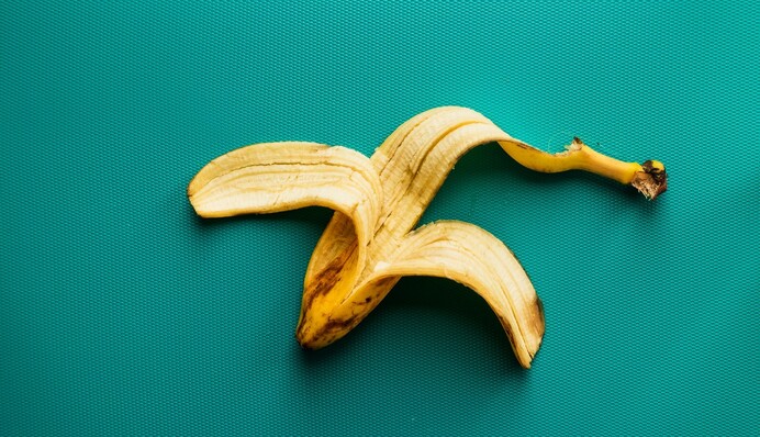 Как сделать из банановой кожуры полезное домашнее удобрение для комнатных растений