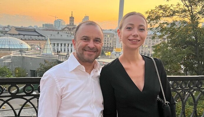 Не хочет никак: жена Виктора Павлика сообщила о его отказе от операции на сердце