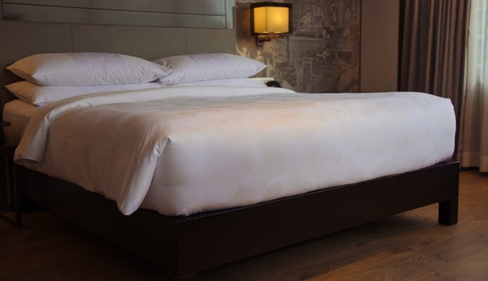 В каком режиме стирать постельное белье, чтобы оно не теряло цвет и не становилось жестким