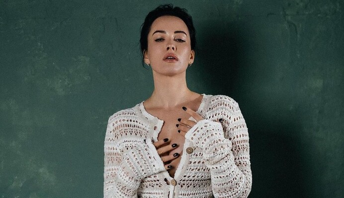 Кайфую от возраста: Даша Астафьева рассказала о седых волосах и инъекциях красоты