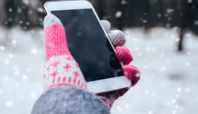 Телефон швидко розряджається на морозі: як цьому запобігти