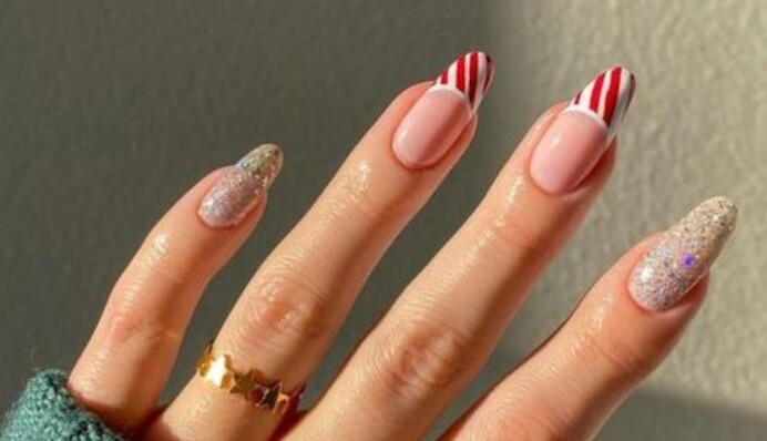 Срібний манікюр став трендом зими 2023-2024 року: святкові варіанти на Новий рік