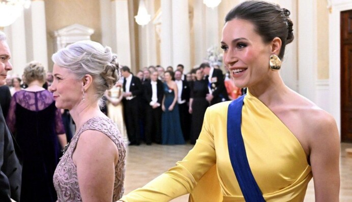 Санна Марін з'явилася на прийомі до Дня незалежності Фінляндії у вбранні кольорів прапору України