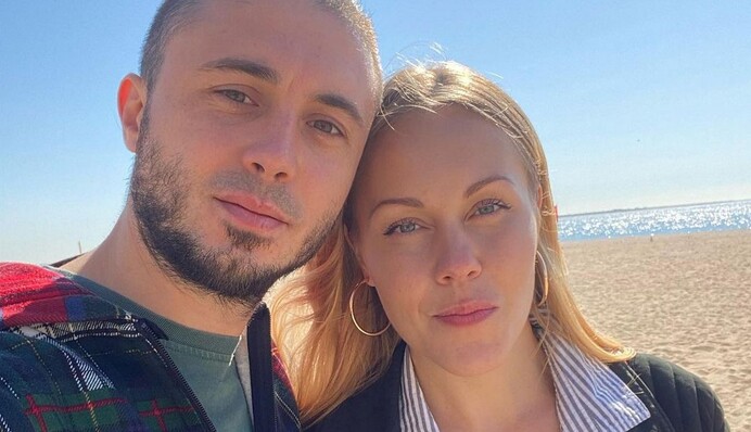 Alyosha відповіла на чутки про розлучення з Тарасом Тополею через її довгу відсутність в Україні