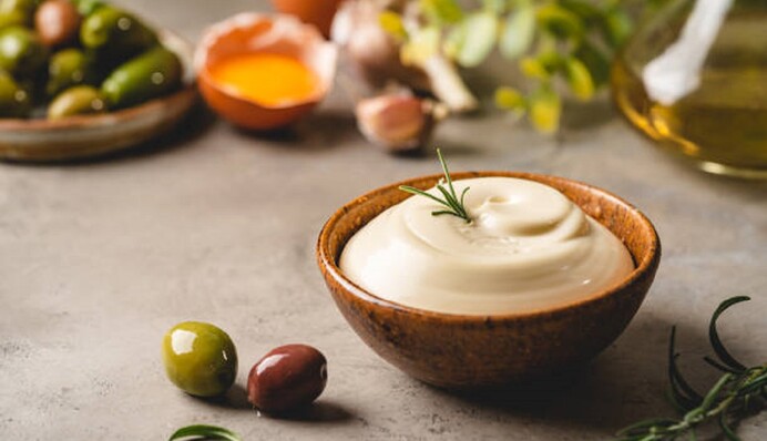 Как приготовить домашний майонез для праздничных салатов: этот рецепт понадобится каждому