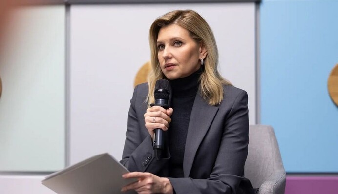 Елена Зеленская посетила важное мероприятие в стильном сером костюме: новый образ первой леди