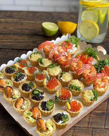 Какую начинку положить в тарталетки на Новый год: вкусные варианты для тех, кто любит рыбу