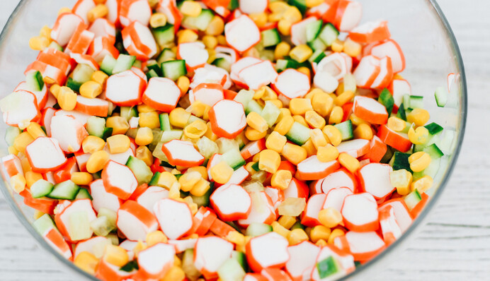 Какие салаты приготовить с крабовыми палочками: вкусные рецепты на новогодний стол