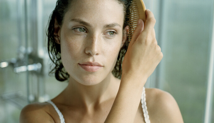 Перукарі порадили, як зробити тонке волосся більш об'ємним та здоровим