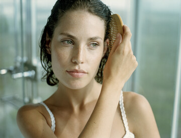 Перукарі порадили, як зробити тонке волосся більш об'ємним та здоровим