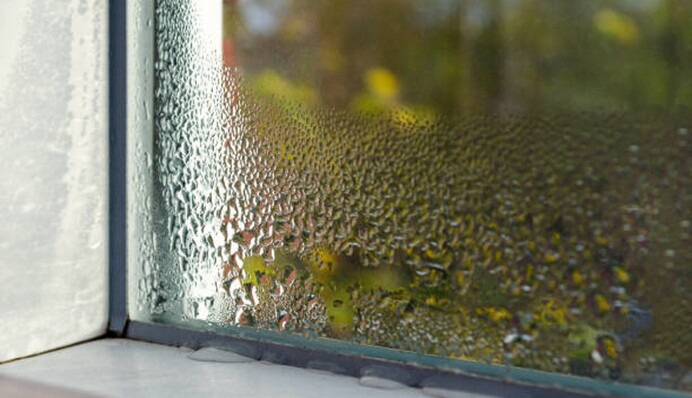 Какие ошибки во время отопительного сезона приводят к образованию конденсата на окнах