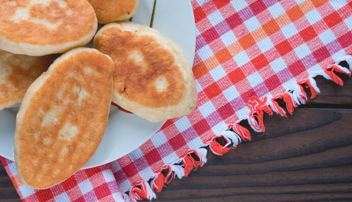 Одна з традиційних 12 страв на Святвечір: рецепт пісних пиріжків з капустою