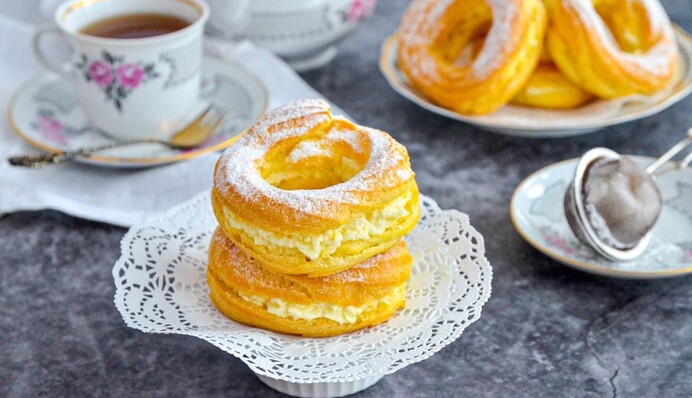 Рецепт нежных заварных пирожных с кремом, которые готовятся гораздо проще эклеров