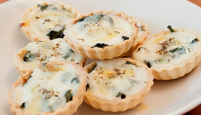 Какую начинку положить в тарталетки: простые и вкусные рецепты на праздничный стол