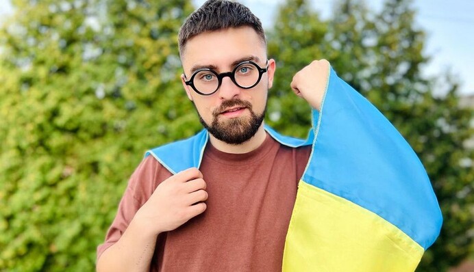 Українському співаку побили вікна в авто під час благодійного туру у Польщі: фото