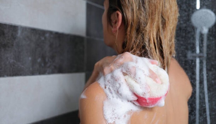 Як довго можна користуватися однією губкою для ванни: експерт здивував відповіддю