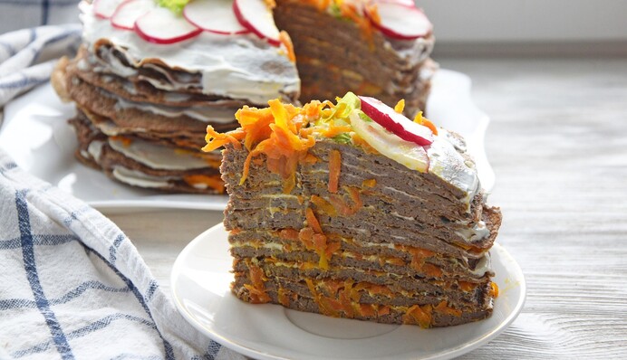 Печеночный торт – любимое праздничное блюдо: как приготовить его на Новый год