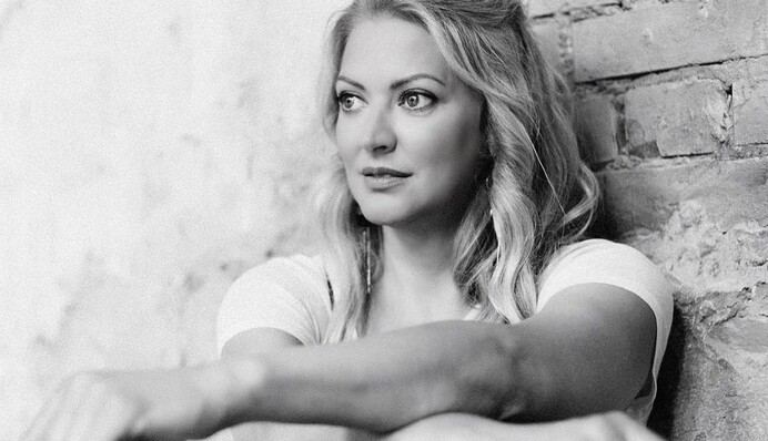 Досталось и моему дому: Татьяна Литвинова показала последствия массированного удара РФ