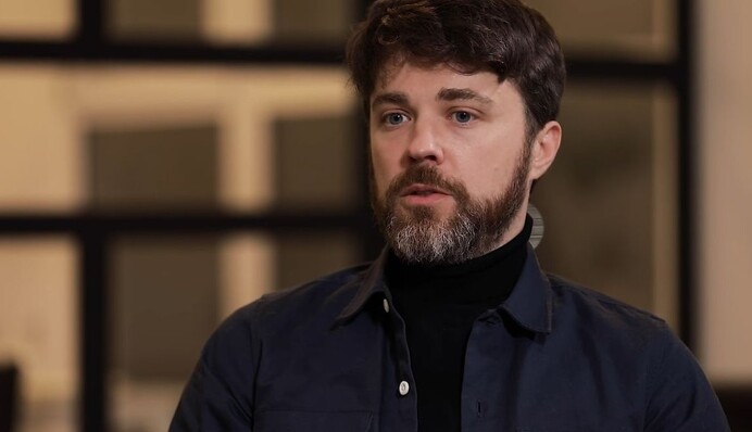 Нужен медицинский каннабис: ведущий Александр Попов рассказал об онкологической болезни мамы