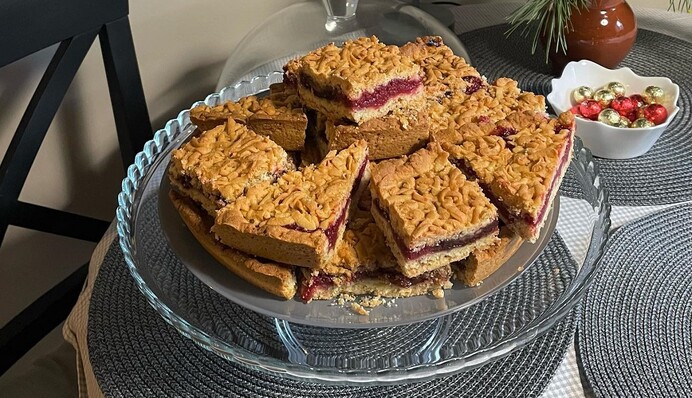 Тертый пирог можно приготовить даже на майонезе: простой рецепт к чаю