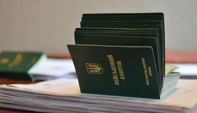 Трактористов на фронт, а в банках - стратегический резерв: что не так в системе бронирования от мобилизации