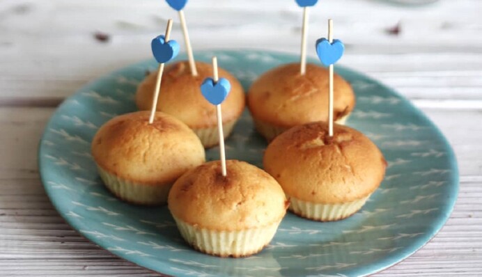 Самый простой рецепт кексов на кефире: будут готовы через 20 минут