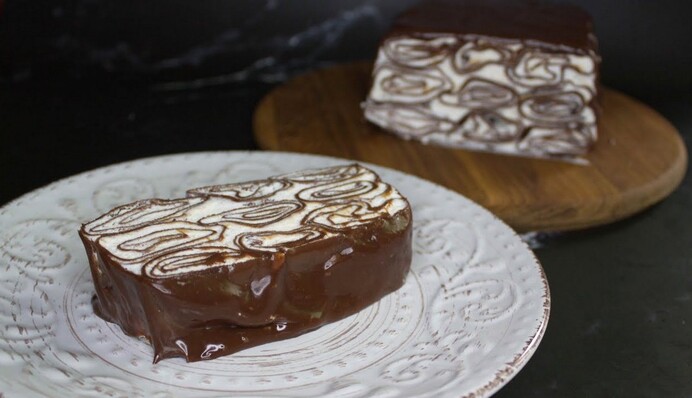 Рецепт простого торта со сливочным кремом, который готовят из обычных блинчиков